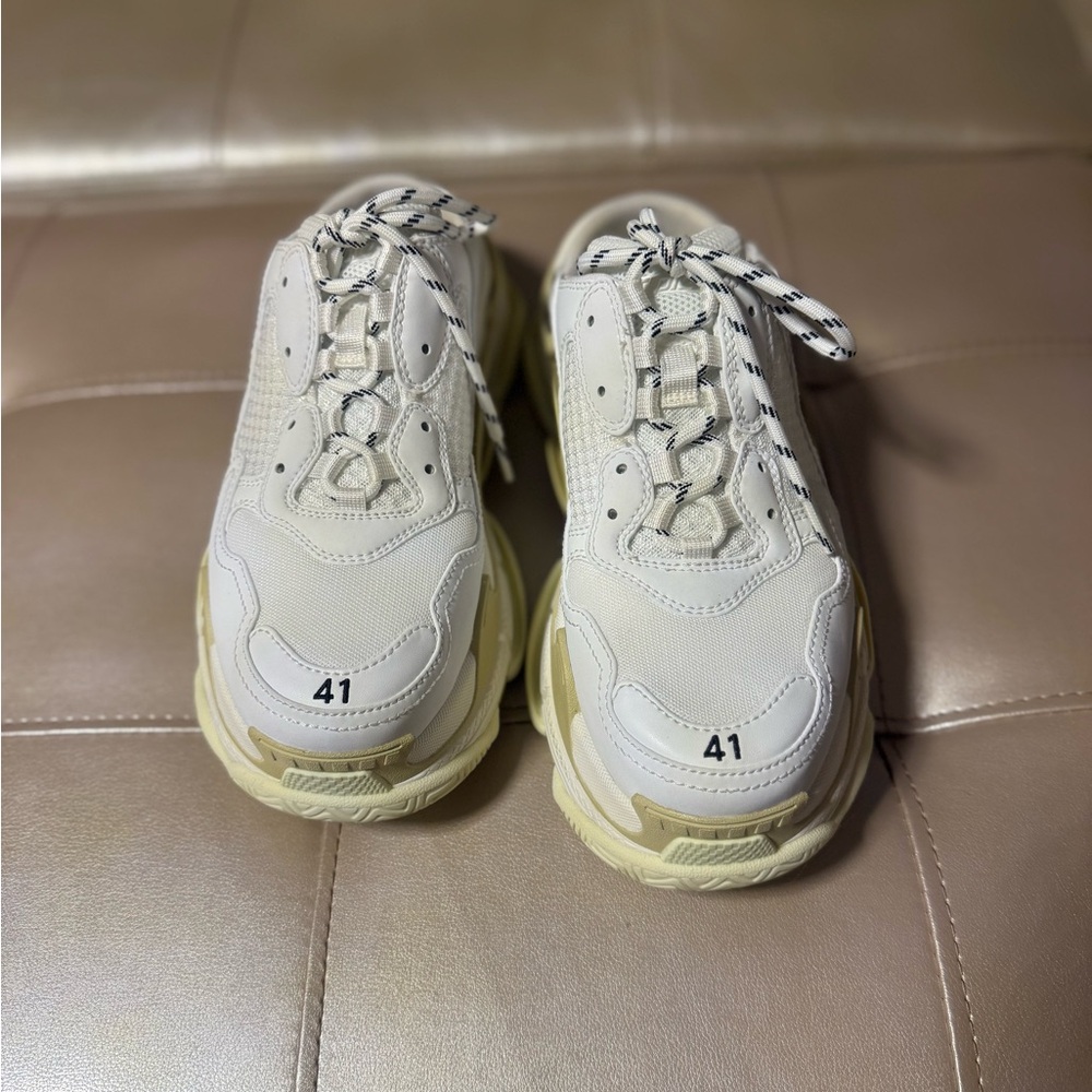 Stylish Balenciaga Sneakers with Black Accents